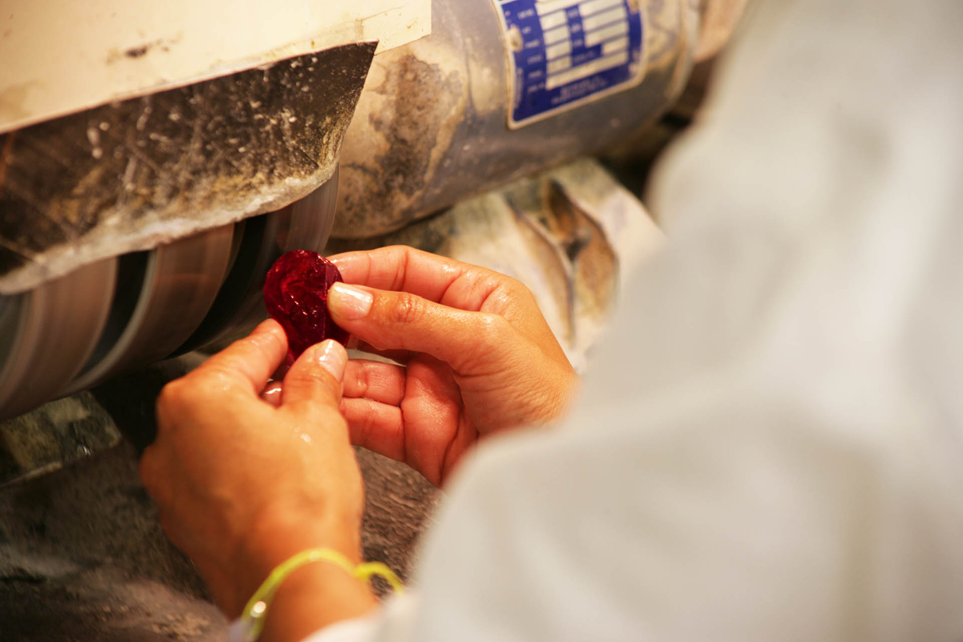 Polissage du rubis - Brochier Vulliod