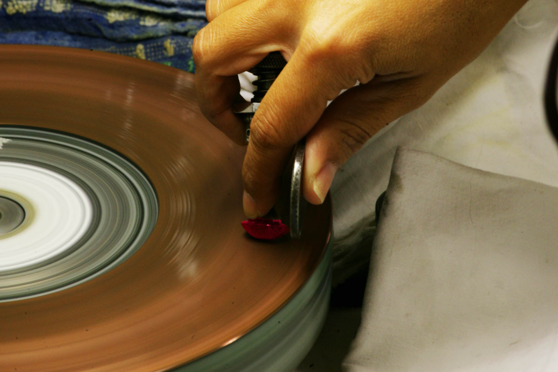 Polissage du rubis - Brochier Vulliod